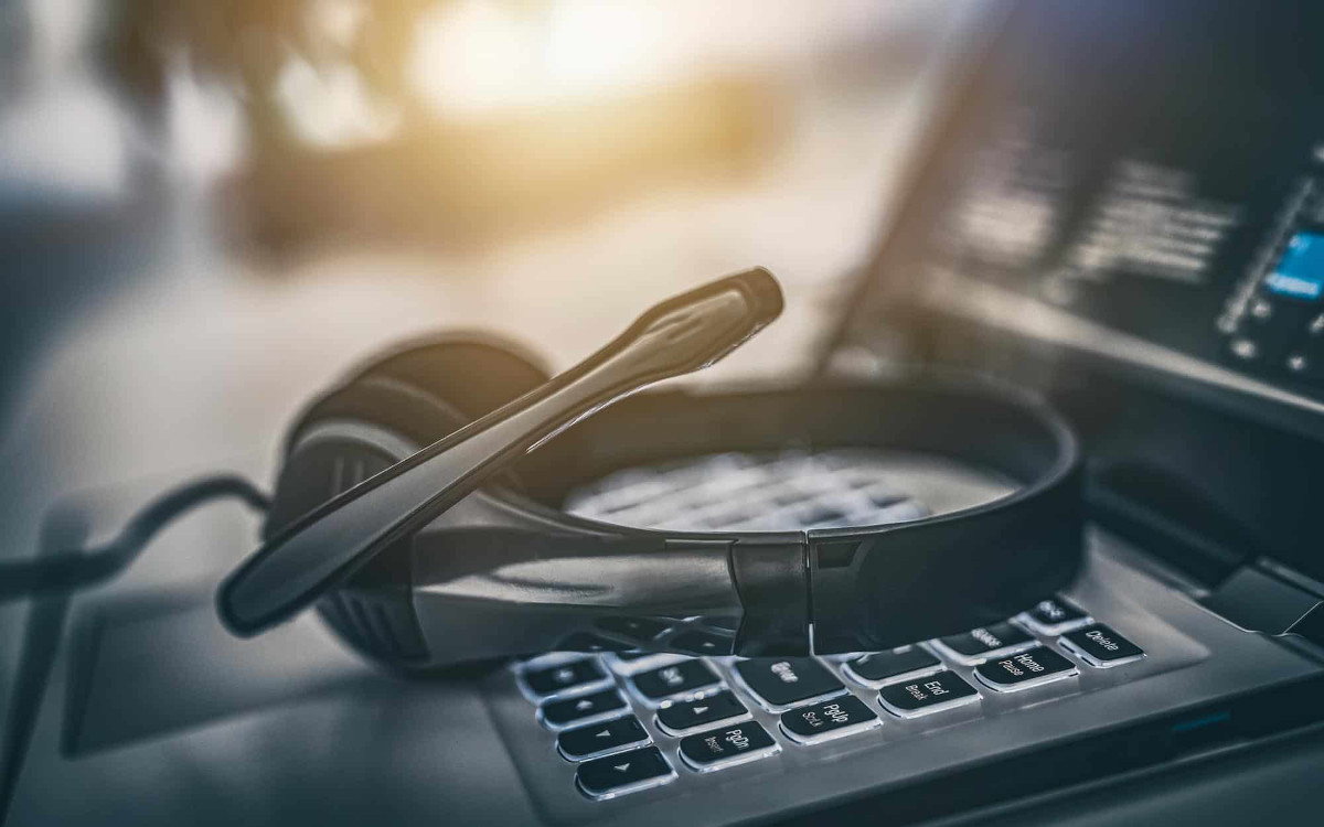 Contact center headset