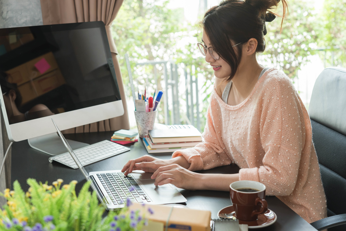 Women working on laptop in a cozy environment